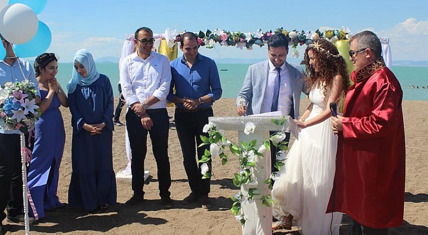 Doktor Çift, Beyşehir Plajında  “EVET” Dedi