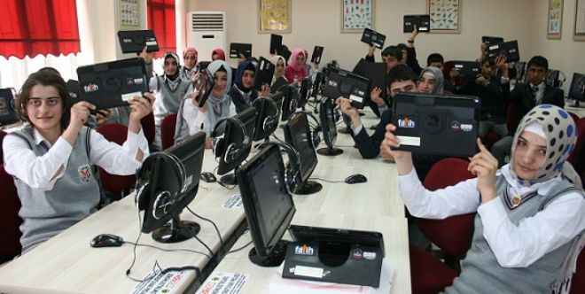 Tablet bilgisayarlarına kavuşuyorlar