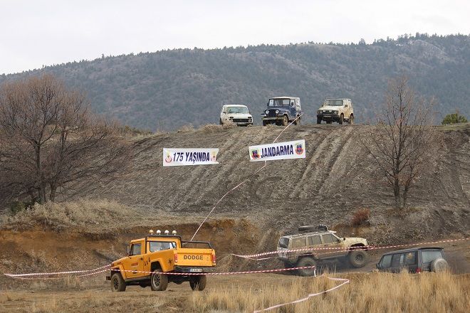 Çamur banyosunda adrenalinli kutlama