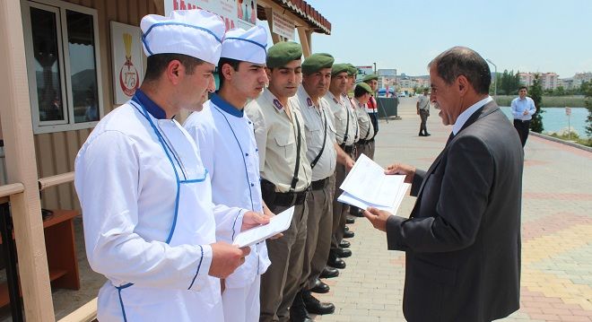 Aşçı yardımcıları sertifikalarını aldı