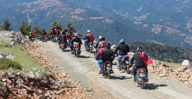 Motosiklet sevdalılarının kanyon gezisi