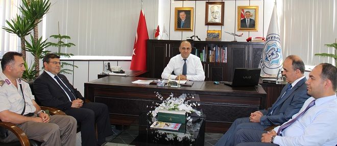 Vali Eroldan Başkan Özlatuna ziyaret