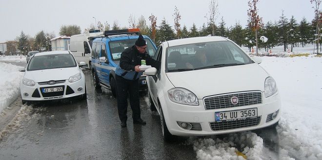 Zabıta'dan Yolda Kalanlara Kumanya