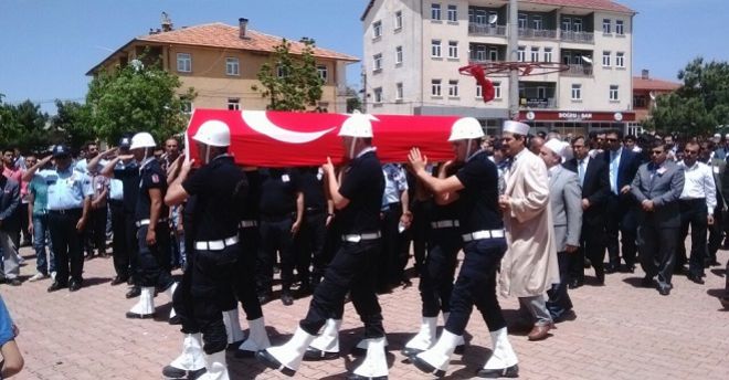 Kaza'da Şehit Olan Polis Memleketinde Toprağa Verildi