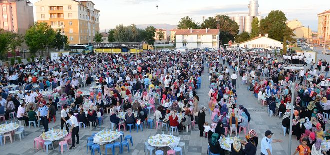 Akyürek İlçe İftarlarında Vatandaşlarla Buluşuyor