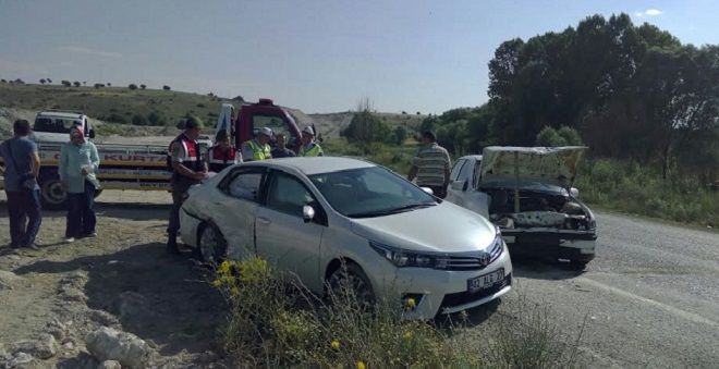Beyşehir ve Derebucakta Trafik Kazaları: 11 yaralı