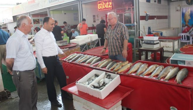 Başkan Özaltun Pazar Esnaflarını Ziyaret Etti