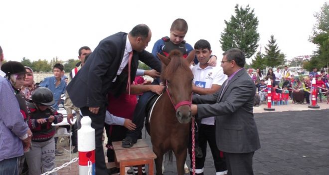 Özel Çocukların At Binme Heyecanı