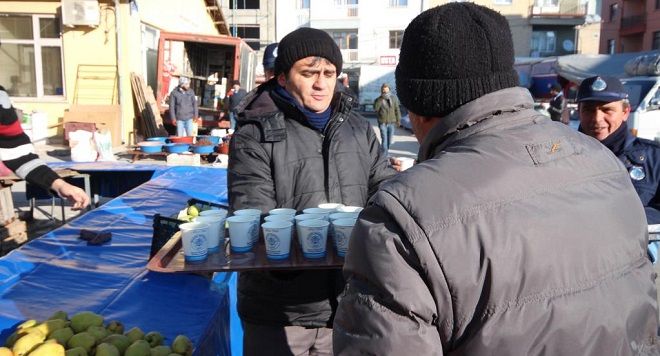 Pazar Esnafı ve Vatandaşa Sıcak Çorba