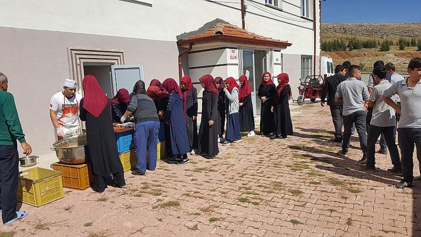 Hüyük Makbule Durmuş Akkuş AİHL'de Aşure İkramı