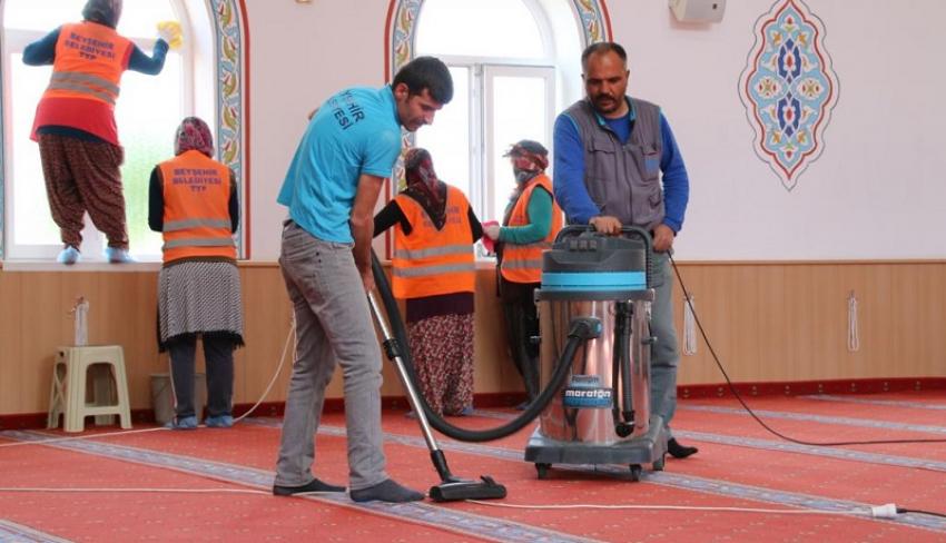 Beyşehir Camilerinde Mobil Temizlik