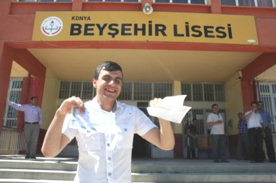 Görme Engelli Öğrencinin Mezuniyet Sevinci