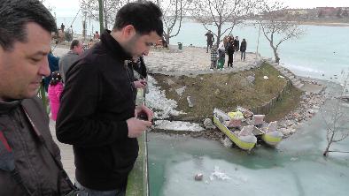 Beyşehirliler göl kıyısına akın etti