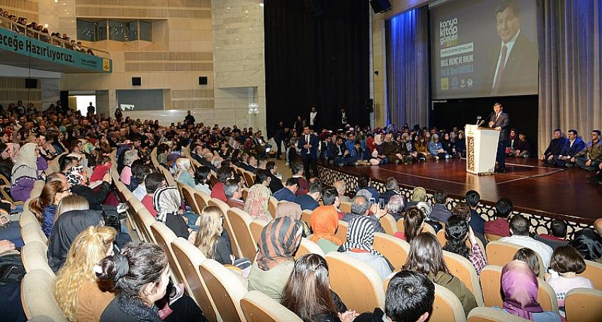 Davutoğlu’ndan “Bilgi, Bilinç ve Ahlak” Konferansı