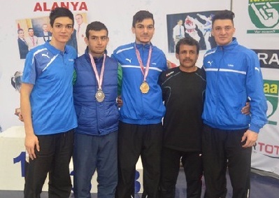 Başarıya doymadılar