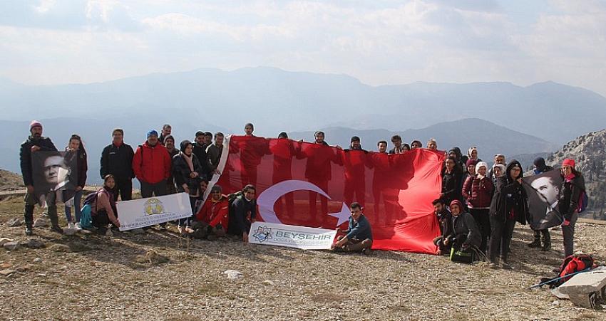 Doğaseverler, Atatürk’ü Ölüm Yıldönümünde Dağın Zirvesinde Andı