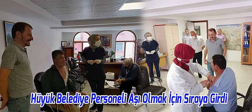 Hüyük Belediyesi'nde Personel Aşı Olmak İçin Sıraya Girdi