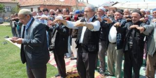Çiftçiler rahmet için dua etti 