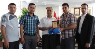 Başkan Özaltuna plaket