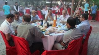 Geleneksel iftar yemeğinde buluştular