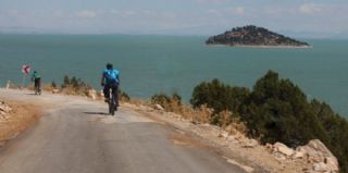 Beyşehir Gölünü Bisikletle Dolaştılar