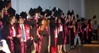 İşletme Fakültesi İlk Mezunlarını Verdi