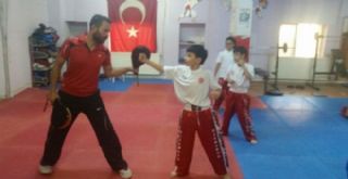 Kickboks Kuşak Sınavında Ter Döktüler