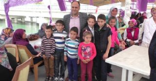 Kadın İşçilere Tekne Gezisi Hediyesi