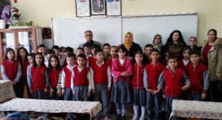 Öğrenciler Harçlıklarını Şehit Ailesine Bağışladı