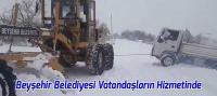 Beyşehir Belediyesi Yolda Mahsur Kalan Vatandaşların İmdadına Yetişiyor