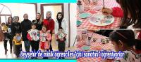 Beyşehir’de minik öğrenciler “çini sanatını” öğreniyorlar
