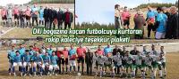 Dili boğazına kaçan futbolcuyu kurtaran rakip kaleciye teşekkür plaketi
