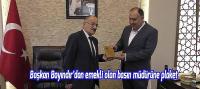 Başkan Bayındır’dan emekli olan basın müdürüne plaket