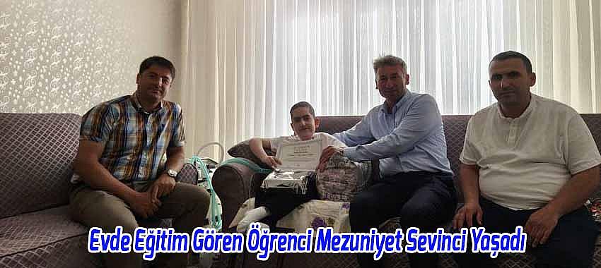 Evde Eğitim Gören Öğrenci Mezuniyet Sevincini Evinde Yaşadı