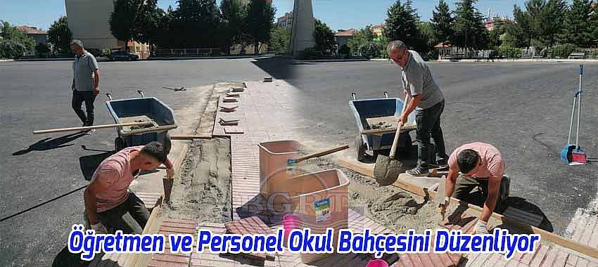 Öğretmen ve Personel Okul Bahçesini Düzenliyor