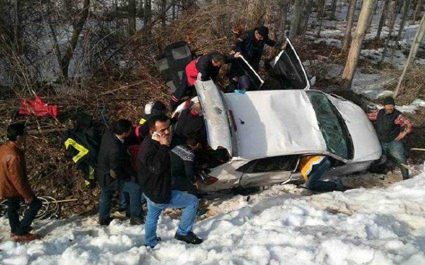 Beyşehir'de Otomobil Uçuruma Yuvarlandı: 3 Yaralı