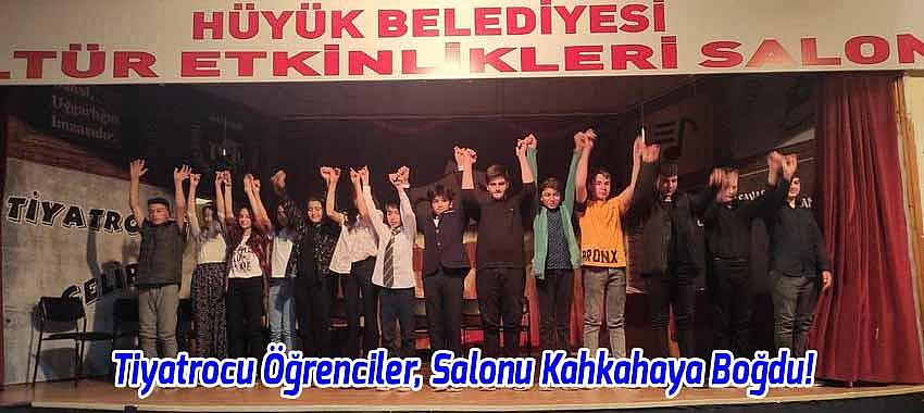 Tiyatrocu Öğrenciler, Salonu Kahkahaya Boğdu!