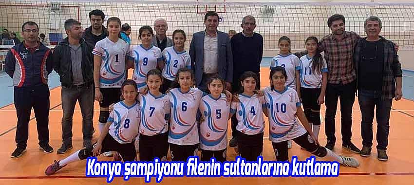 Konya şampiyonu filenin sultanlarına kutlama
