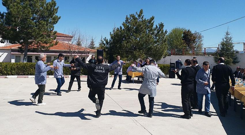 Beyşehir KYK'da Kadro Sevincini Kaşık Oyunuyla Kutladılar