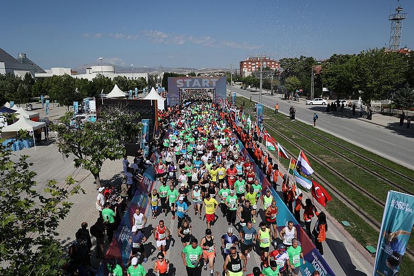 3. Uluslararası Konya Yarı Maratonu Büyük Bir Coşkuyla Koşuldu