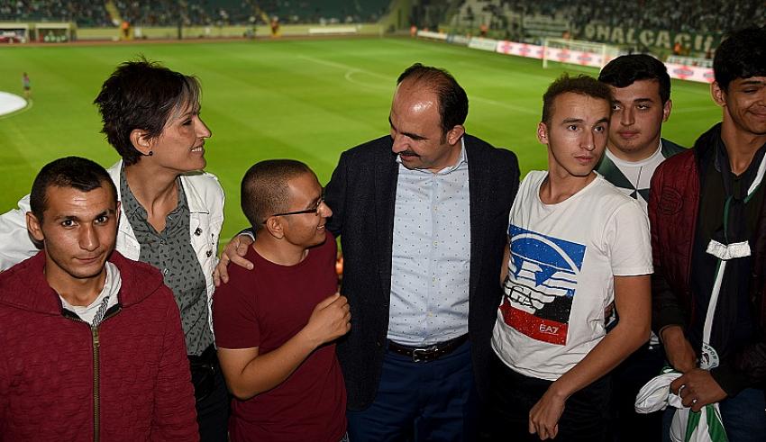 Başkan Altay, Konyaspor-Beşiktaş Maçında Özel Eğitim Öğrencileriyle Buluştu