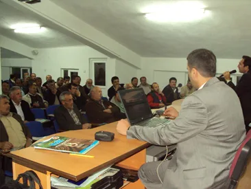 Çiftçilere eğitim semineri