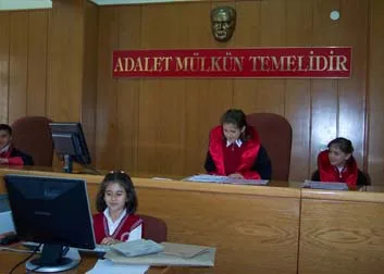 Çocuklar mahkeme kurdu 