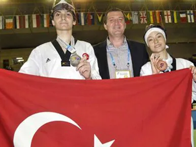 Yunus köşeyi döndü