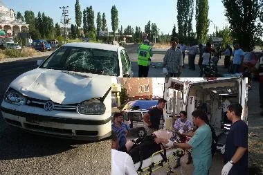 Trafik Kazası 1\'i Ağır 2 yaralı