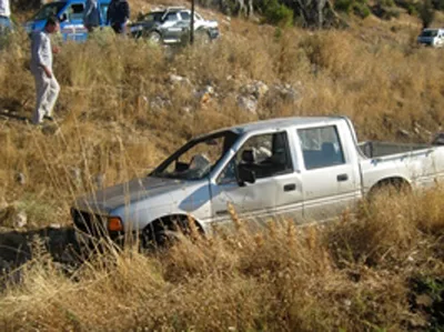 Kamyonet dere yatağına uçtu