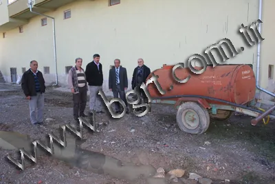 Su tankıyla susuzluğu aşmaya çalışıyorlar