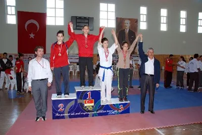 Beyşehirli tekvandocular Meramı sırtladı