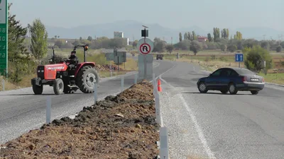 Köylülerden kavşak tepkisi!
