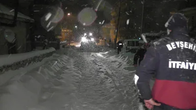 Greyder yol açtı, itfaiye söndürdü 